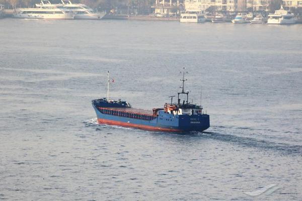 Отравившихся моряков с судна в Керченском проливе эвакуировали в порт Кавказ